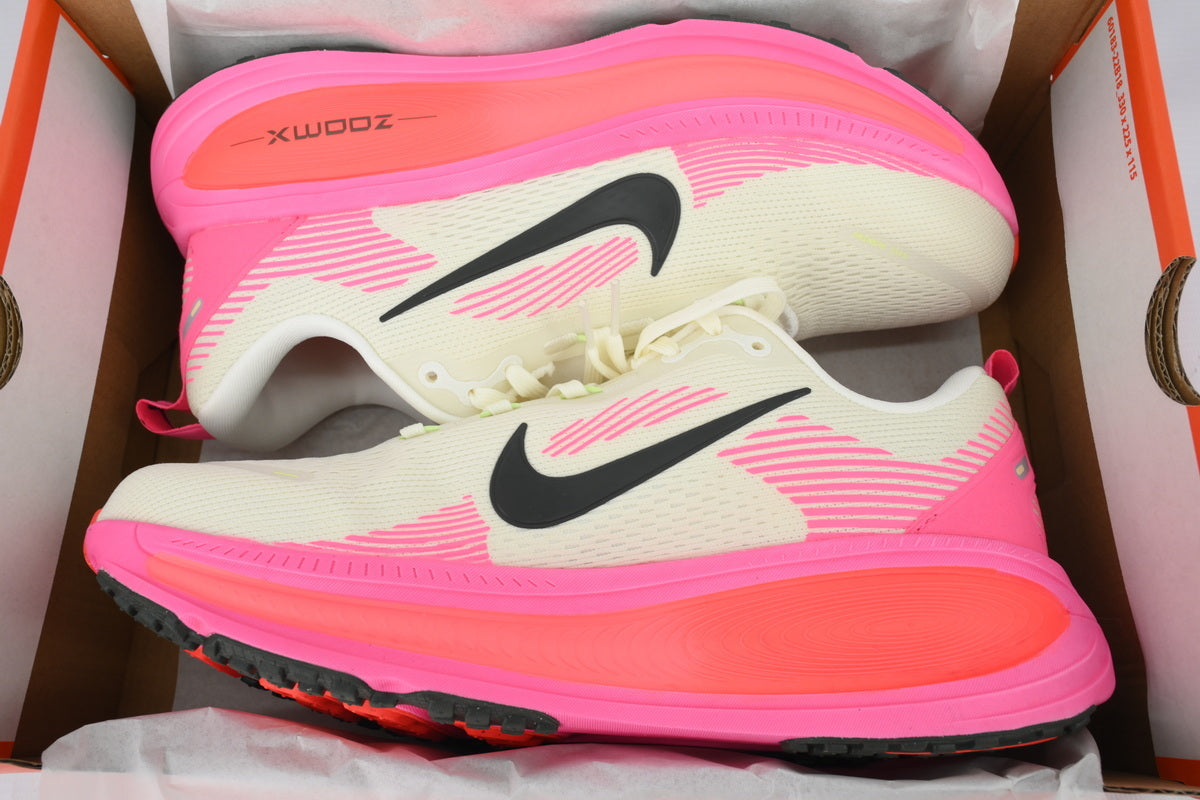 Nike Vomero 18 - Sail/Hyper Pink/Sequoia