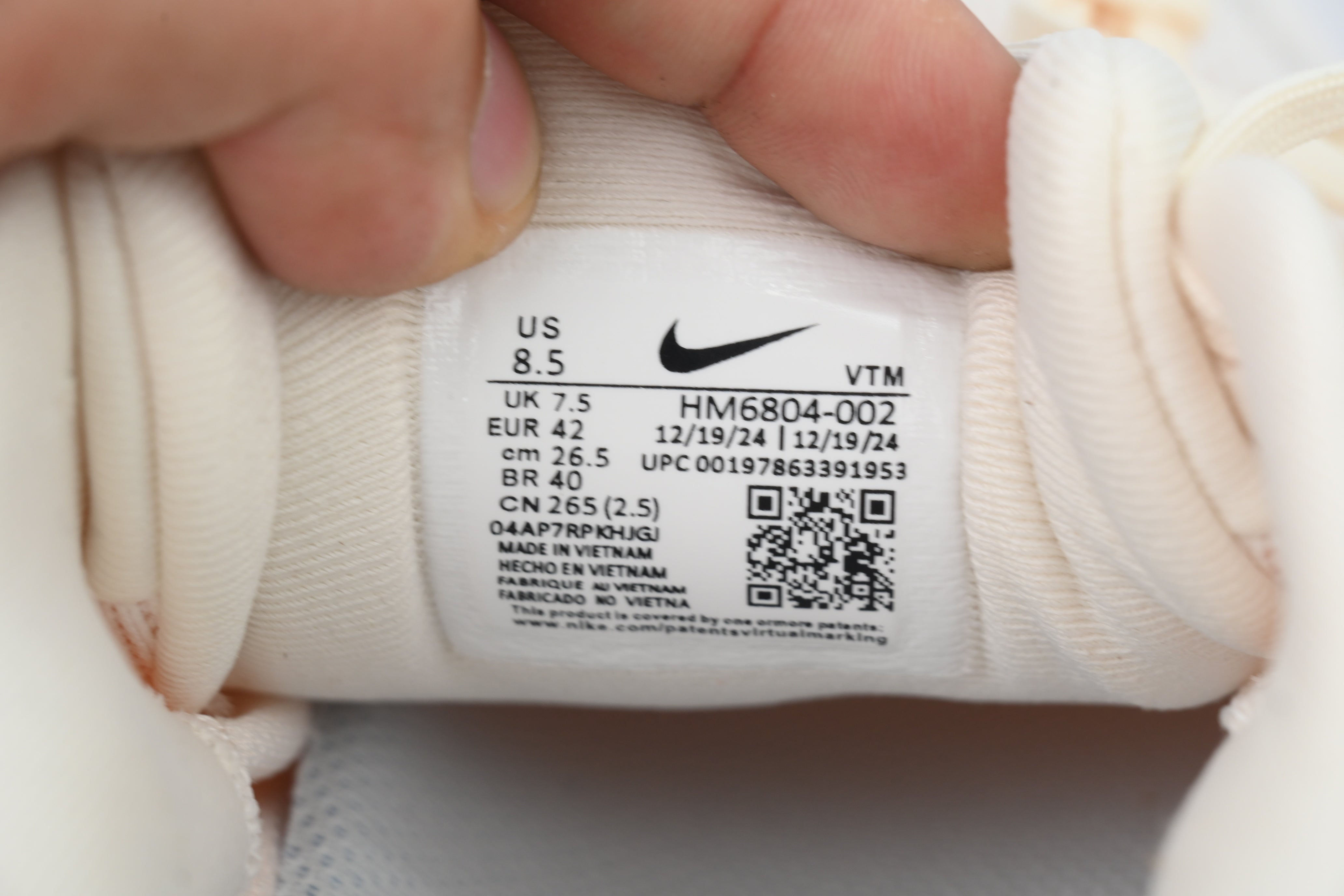 Nike Vomero 18 "Phantom/Light Wild Mango"