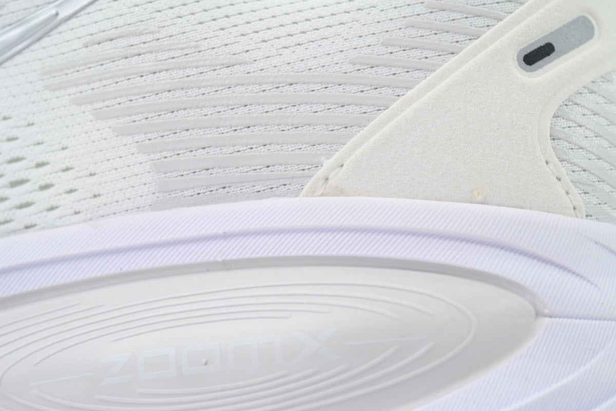 Nike Vomero 18 - Summit White/Metallic Silver