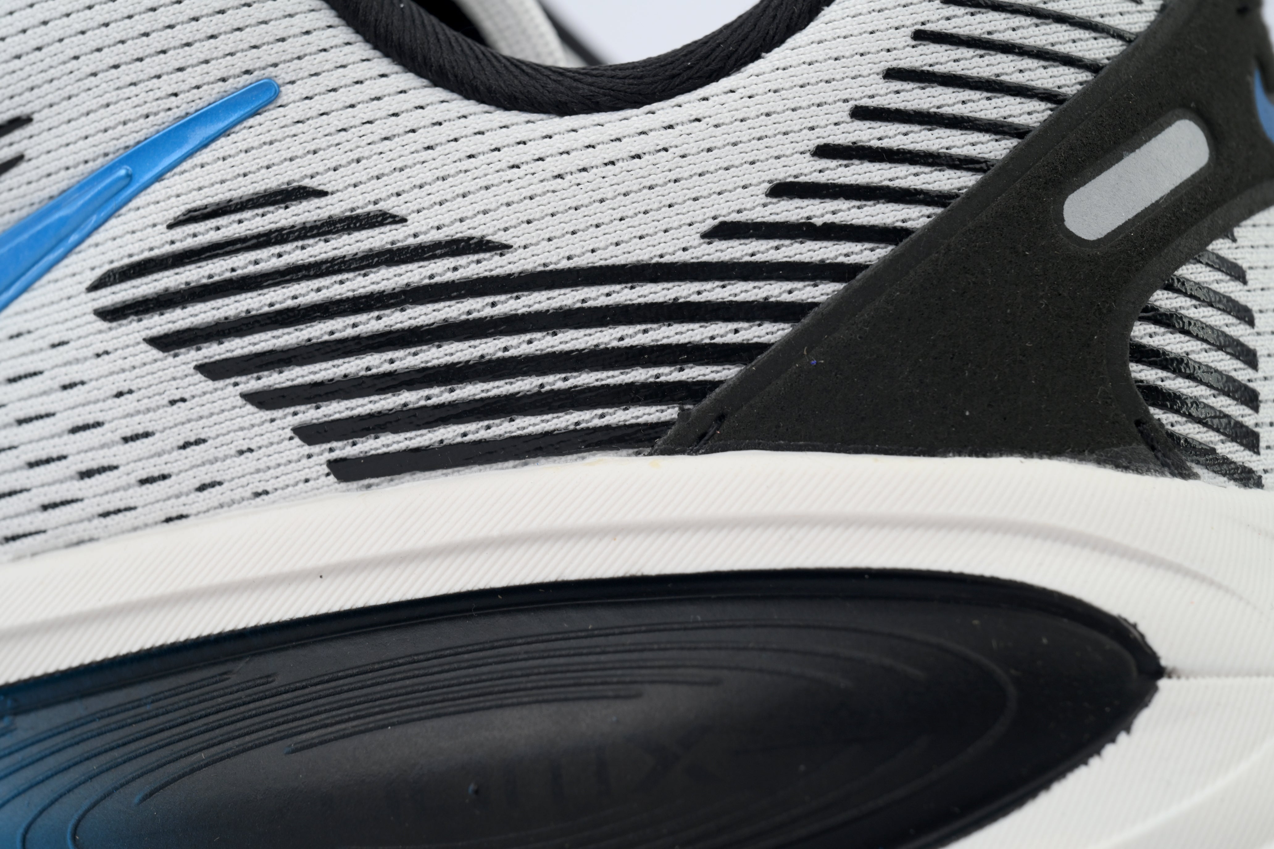Nike Vomero 18 Running Shoes - White/Photo Blue/Black