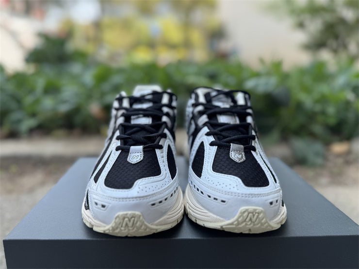 New Balance 1906R