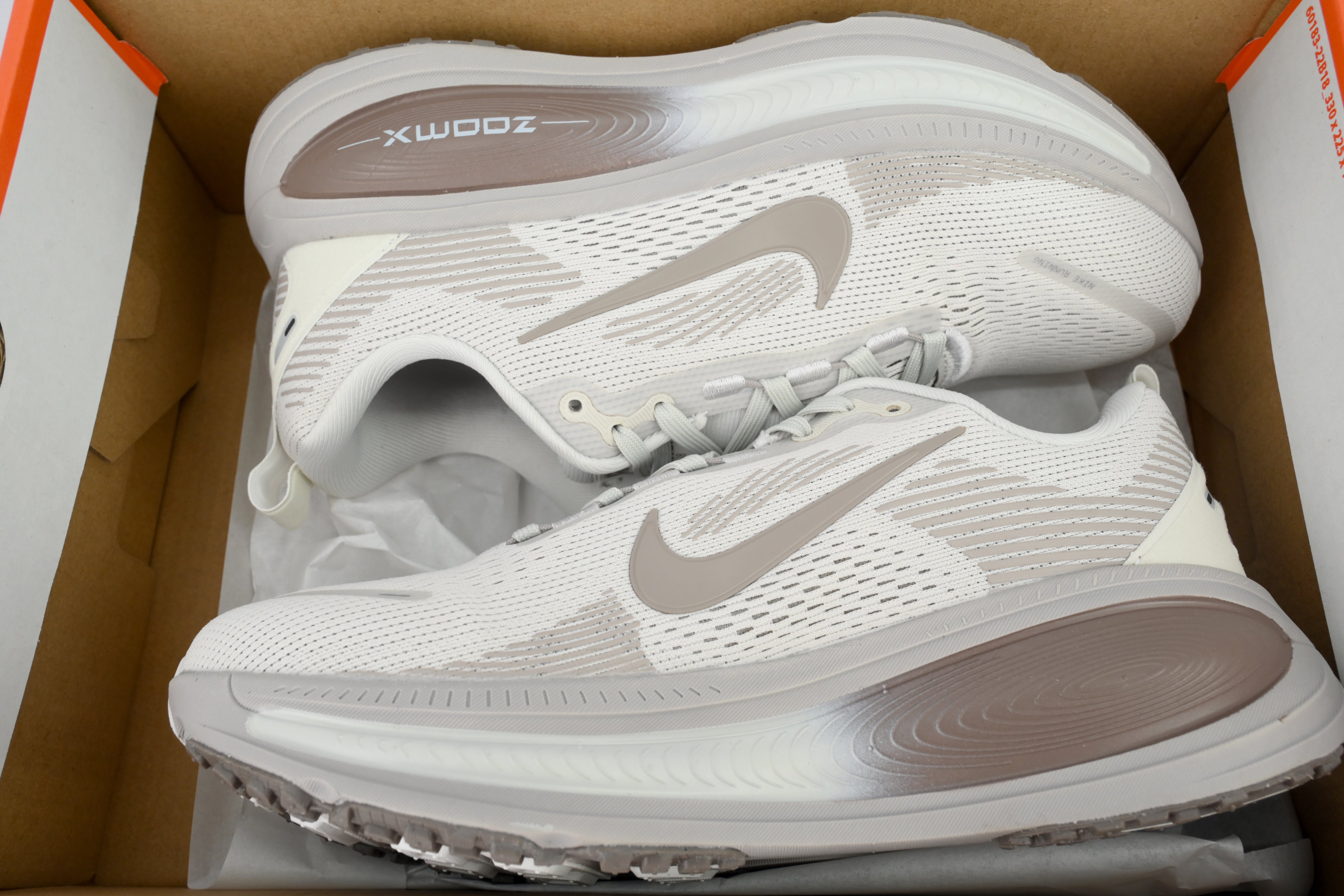 Nike Vomero 18 Running Shoes - Light Bone/College Grey