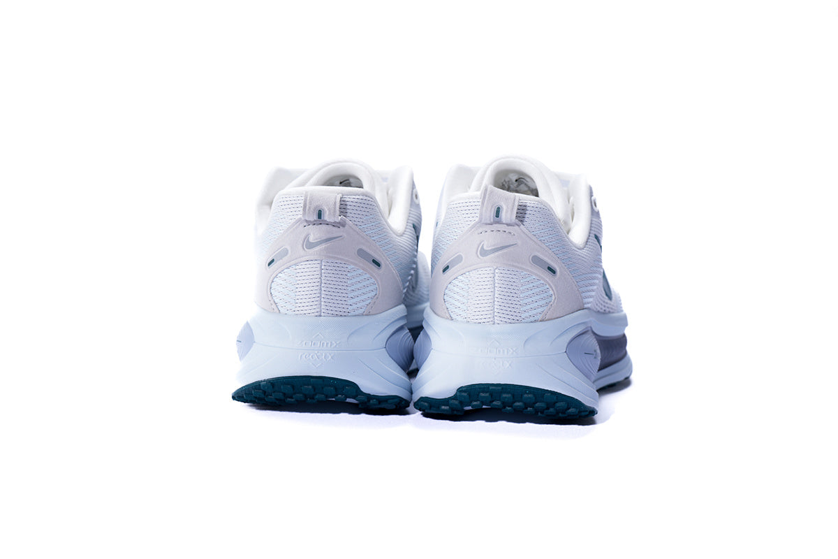 Nike Vomero 18 Running Shoes - White/Vintage Green