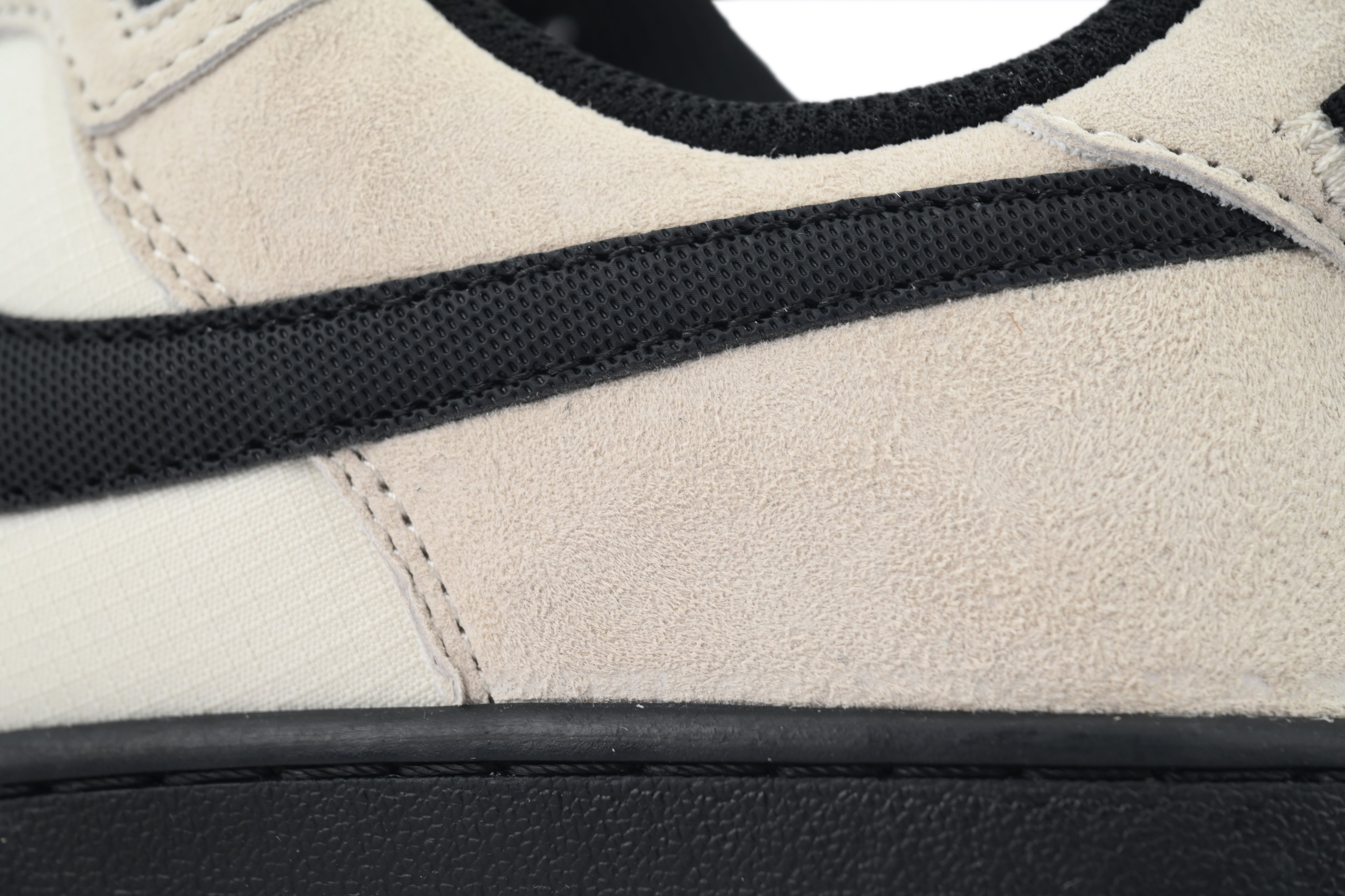 Nike Air Force 1 Low '07 LV8 "Desert Khaki"