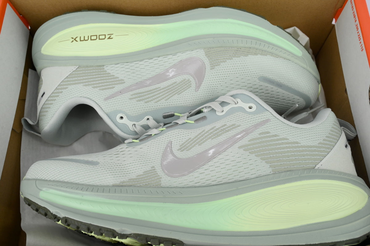 Nike Vomero 18 Running Shoes - Barely Green/Light Silver
