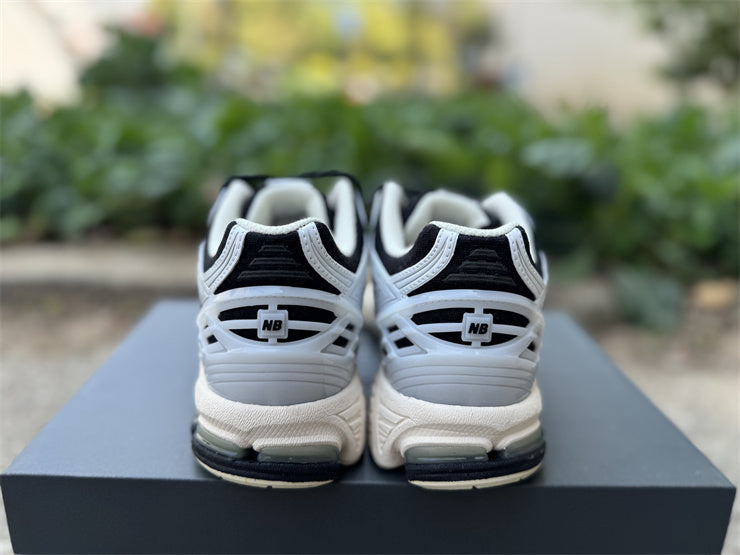 New Balance 1906R