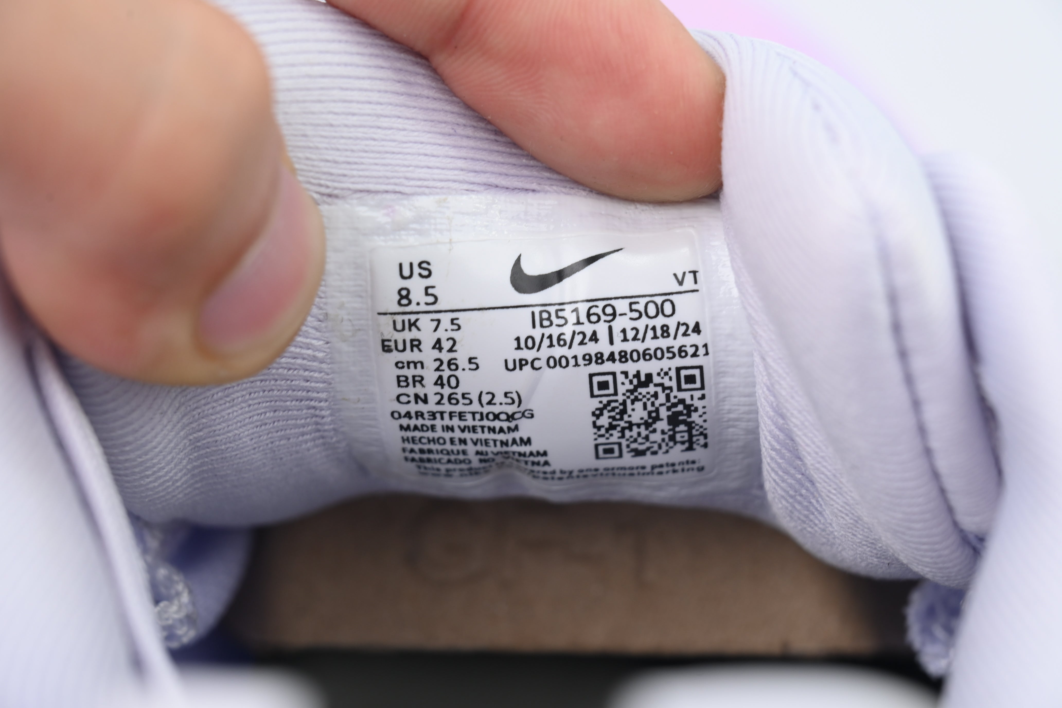 Nike Vomero 18 SE "Mood Ring/Amethyst Tint" Running Shoes