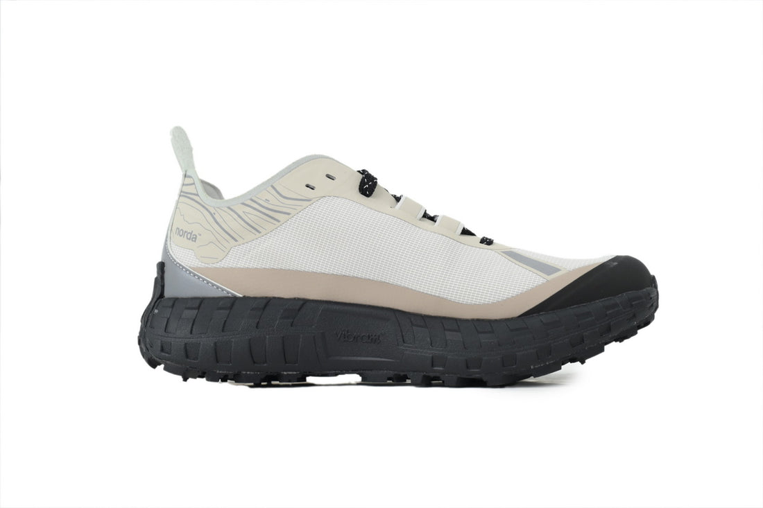 Chaussures de trail Norda 001A "Cinder" (beige / noir)
