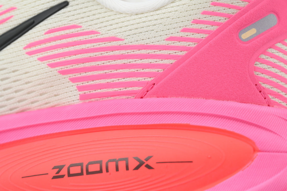 Nike Vomero 18 - Sail/Hyper Pink/Sequoia