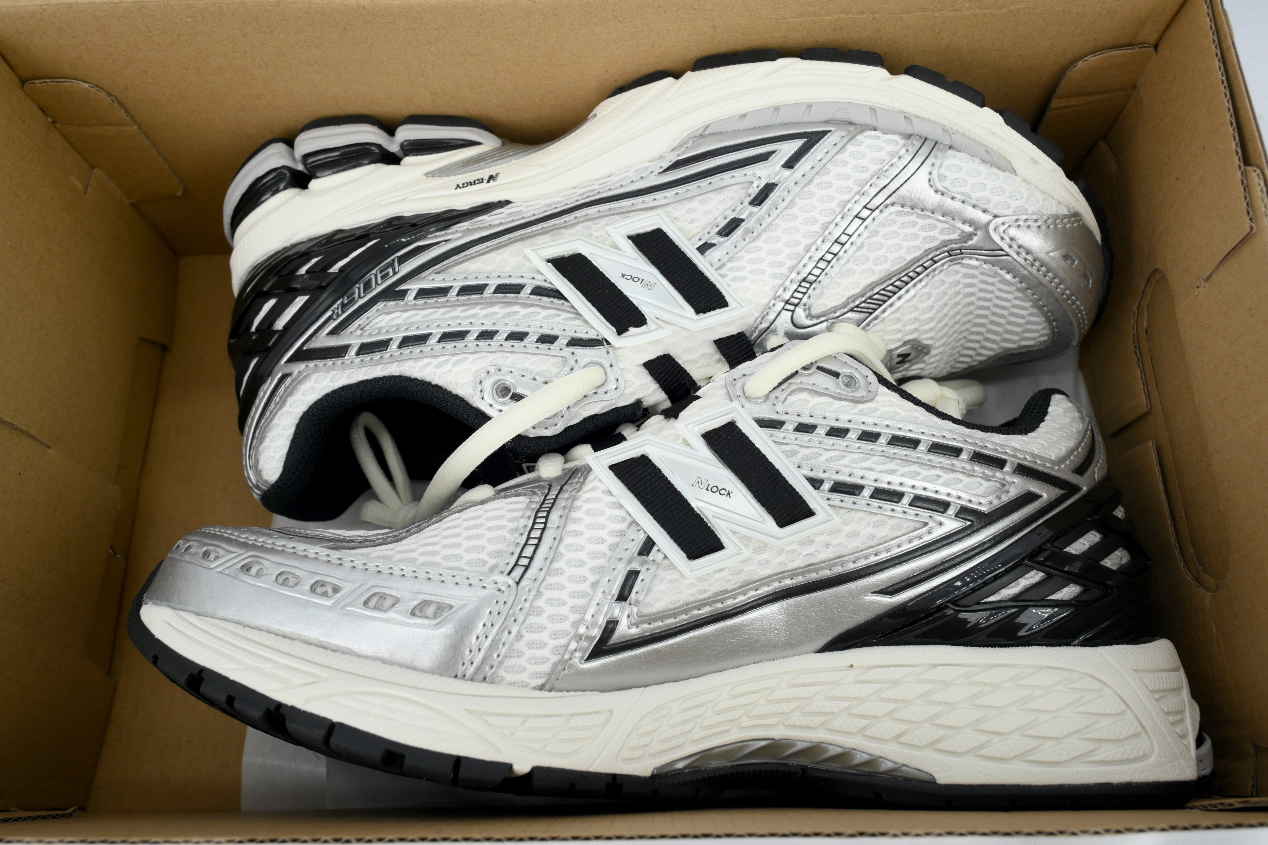 New Balance 1906R 'Silver Black White Metallic'