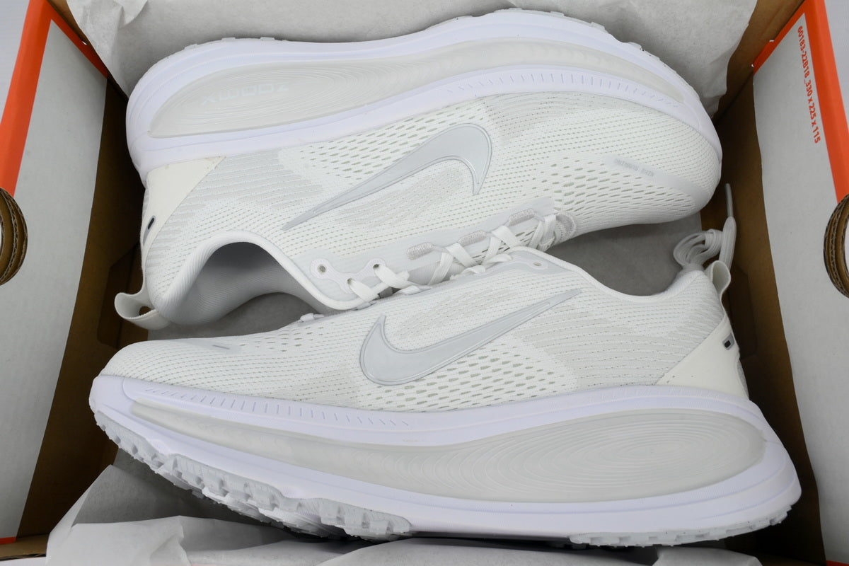 Nike Vomero 18 - Summit White/Metallic Silver