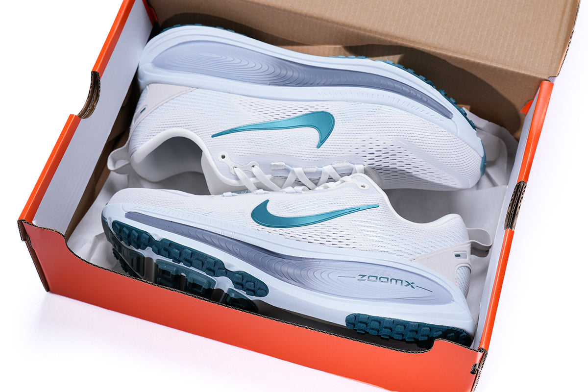 Nike Vomero 18 Running Shoes - White/Vintage Green