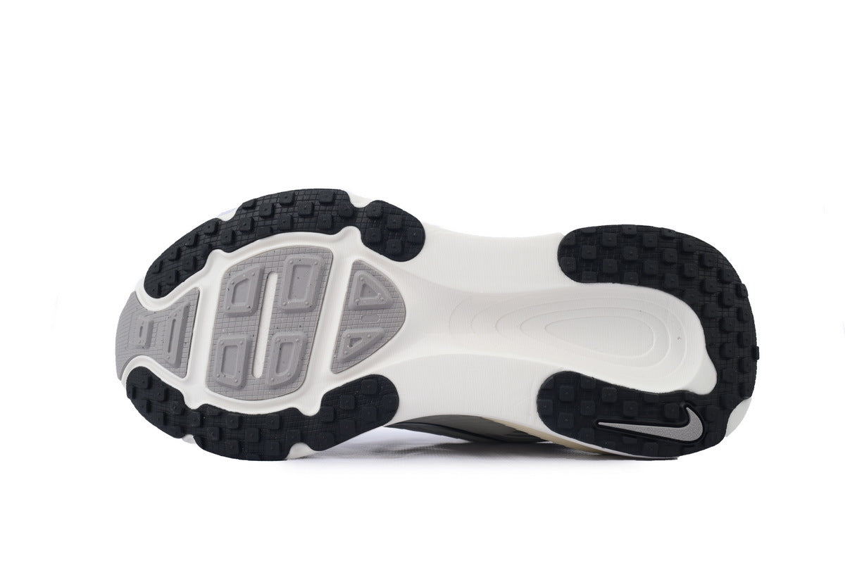 Nike Vomero 18 Running Shoes - White/Black/Sail