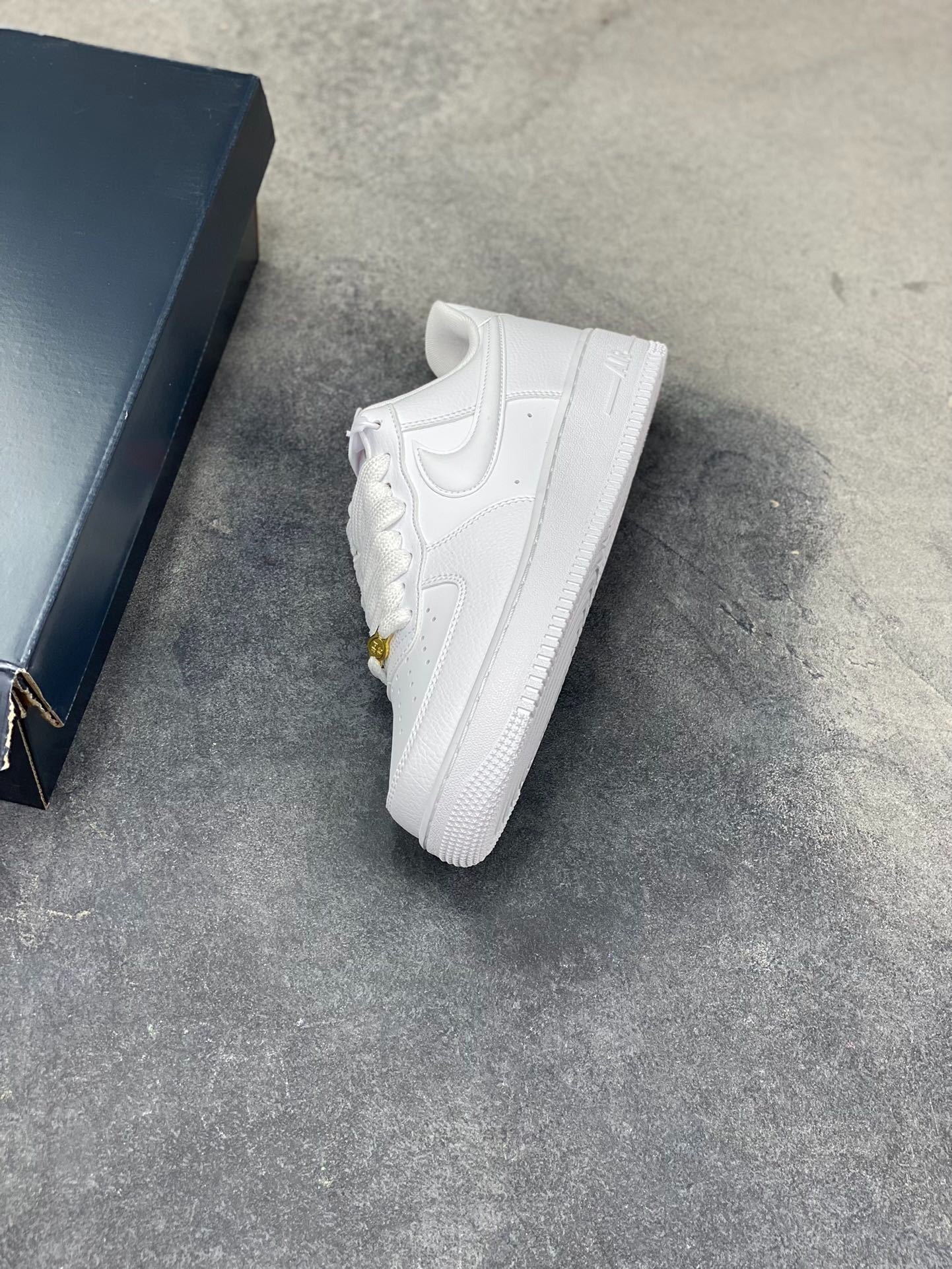 Nike Air Force 1 '07 triple white sneakers, classic