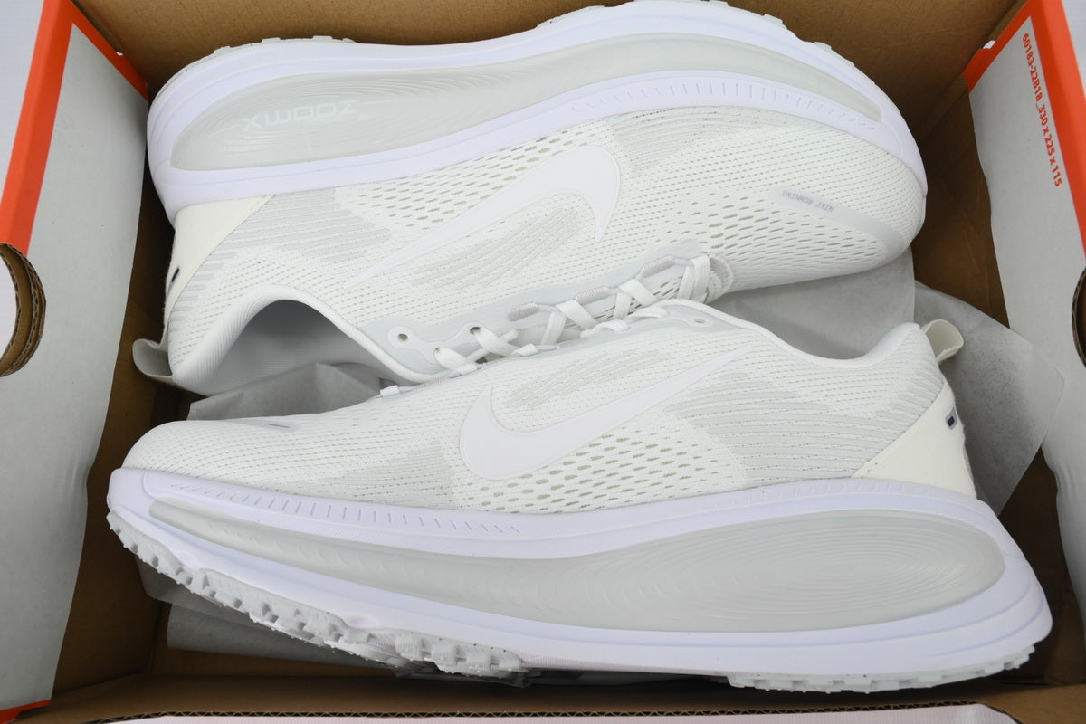 Nike Vomero 18 Running Shoes - White/Pure Platinum