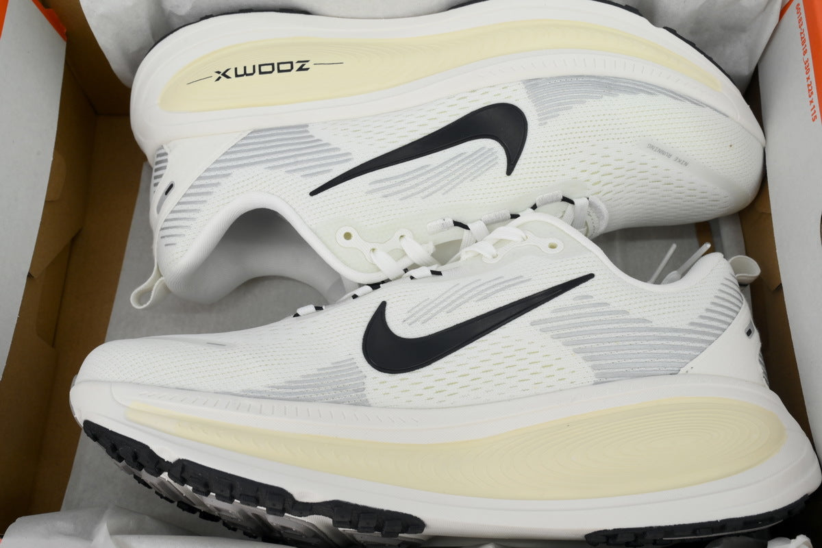Nike Vomero 18 Running Shoes - White/Black/Sail