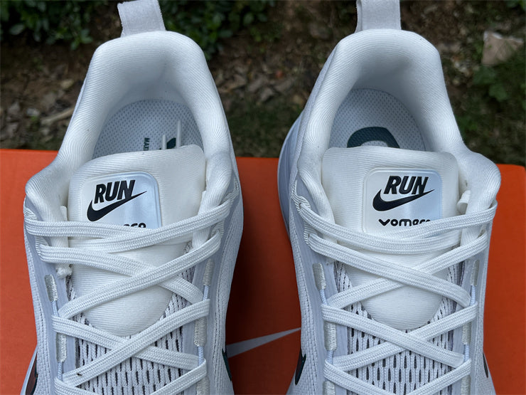 Nike ZoomX Vomero 18 "White & Dark Teal"